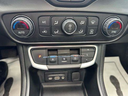 Used 2022 GMC Terrain SLT w/ GMC Pro Grade Package AWD/4WD image 30