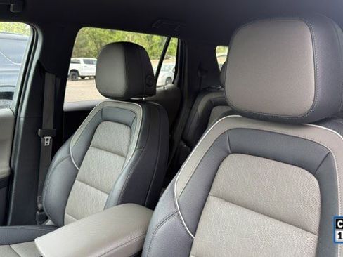 Used 2025 Chevrolet Equinox LT w/ Convenience Package II image 3