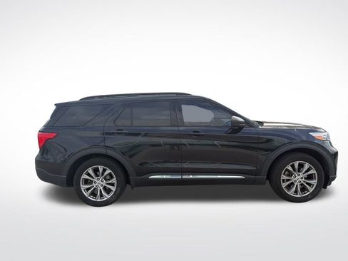 Used 2020 Ford Explorer XLT w/ Equipment Group 202A image 4