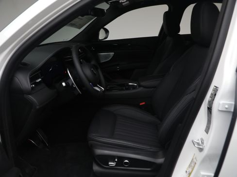 Used 2026 Maserati Grecale Modena AWD/4WD image 13