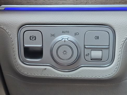 Certified 2025 Mercedes-Benz GLS 450 4MATIC image 23