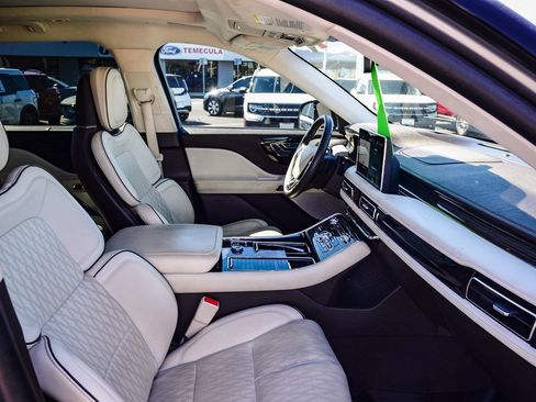 Used 2023 Lincoln Aviator Black Label w/ Jet Package image 16