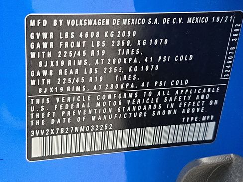 Certified 2022 Volkswagen Taos SEL w/ Panoramic Sunroof Package image 35