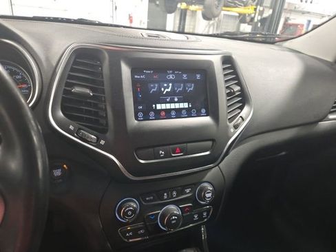 Used 2020 Jeep Cherokee Latitude Plus w/ Cold Weather Group image 15