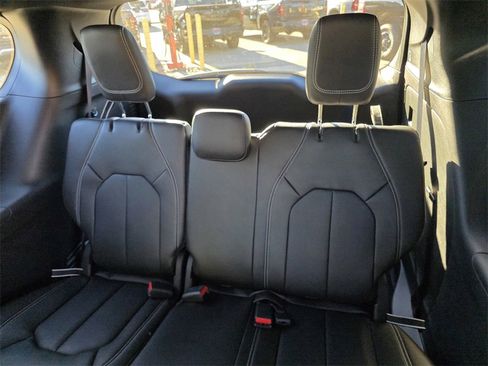 New 2026 Chrysler Pacifica Select image 10