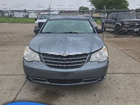 Used 2010 Chrysler Sebring Touring FWD image 1