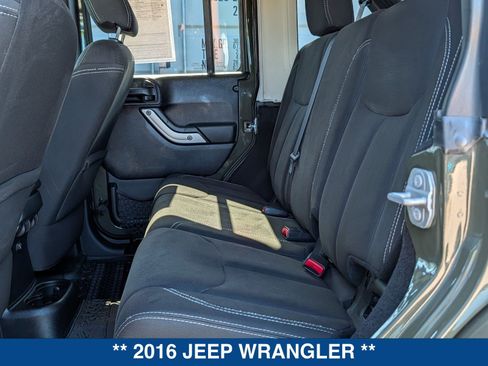 Used 2016 Jeep Wrangler Unlimited Sahara w/ Max Tow Package AWD/4WD image 15