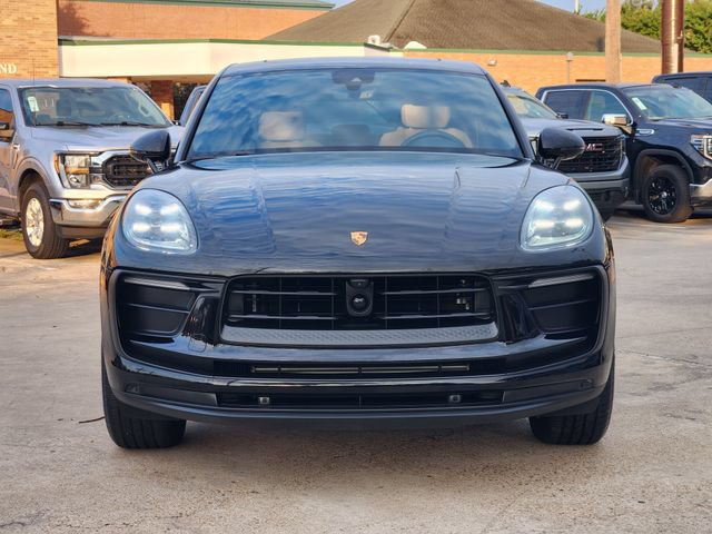 Used 2025 Porsche Macan AWD/4WD image 2