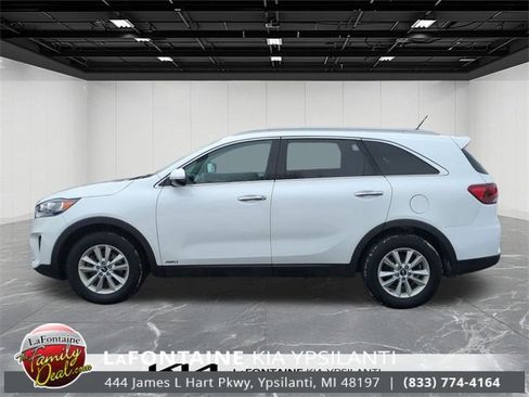 Used 2020 Kia Sorento LX w/ LX I4 Convenience Package image 2