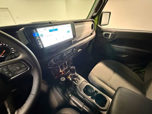 Used 2025 Jeep Wrangler Willys image 77