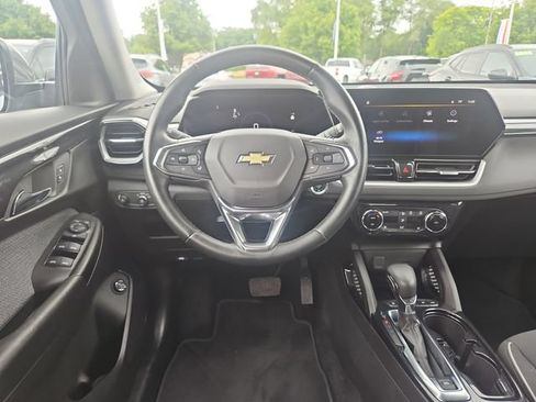 Used 2024 Chevrolet TrailBlazer LT w/ Convenience Package AWD/4WD image 14