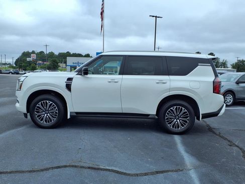 Used 2025 Nissan Armada SL w/ Captain's Chari Seat Package image 22