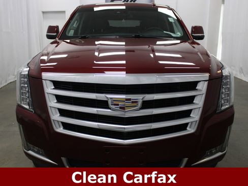 Used 2017 Cadillac Escalade ESV Luxury image 3