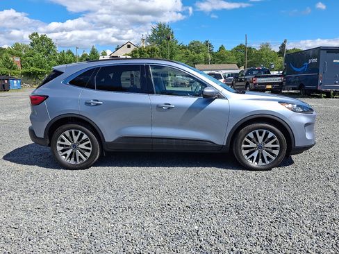 Certified 2022 Ford Escape Titanium w/ Class II Trailer Tow Package AWD/4WD image 8