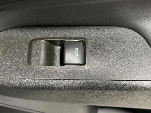 Used 2023 Chevrolet Equinox LT w/ Driver Convenience Package image 21