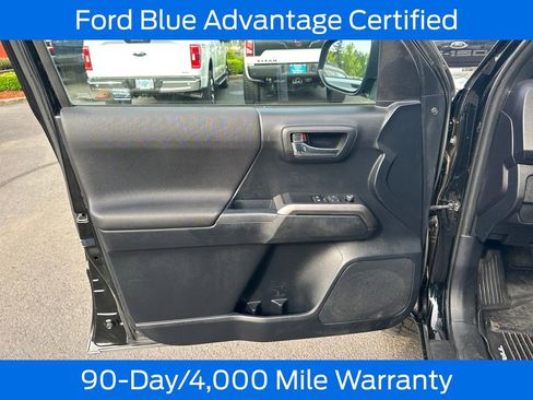Used 2018 Toyota Tacoma TRD Sport AWD/4WD image 12