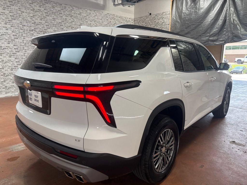 Used 2024 Chevrolet Traverse LT FWD image 7