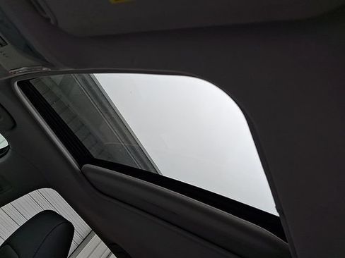 Used 2019 Toyota RAV4 Limited AWD/4WD image 11