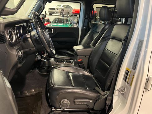 Used 2021 Jeep Wrangler Unlimited Sahara image 9