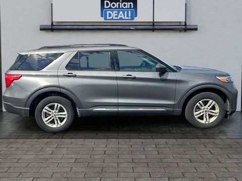 Used 2022 Ford Explorer XLT AWD/4WD image 2