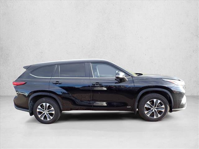 Used 2023 Toyota Highlander XLE AWD/4WD image 4