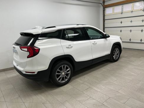 Used 2024 GMC Terrain SLT image 14