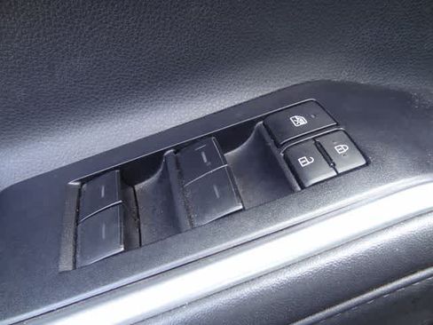Used 2022 Toyota Highlander LE AWD/4WD image 15