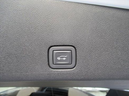 Used 2023 Cadillac XT6 Sport w/ Technology Package image 38