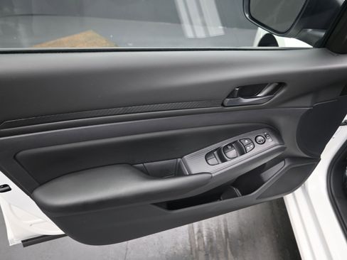 Certified 2025 Nissan Altima 2.5 S image 11