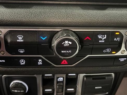 Used 2025 Jeep Wrangler Unlimited Sport AWD/4WD image 29