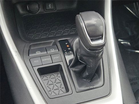 Used 2021 Toyota RAV4 XLE Premium FWD image 33