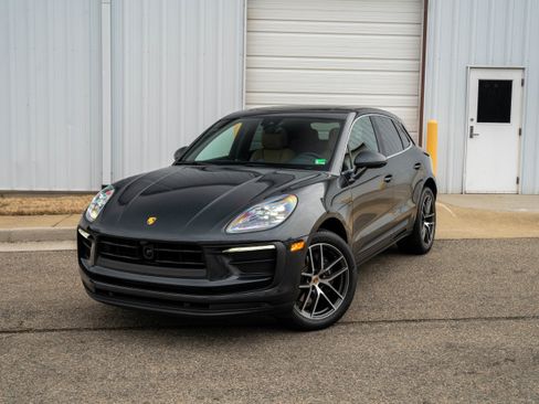 Certified 2025 Porsche Macan image 1