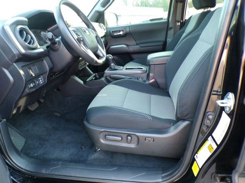 Used 2023 Toyota Tacoma TRD Off-Road w/ Technology Package image 12