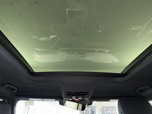 Used 2025 Land Rover Defender 110 S image 24