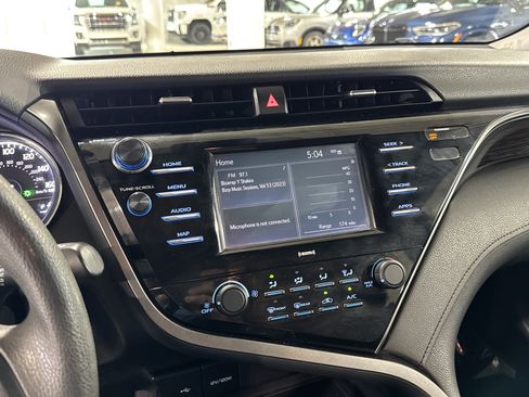 Used 2020 Toyota Camry LE FWD image 26