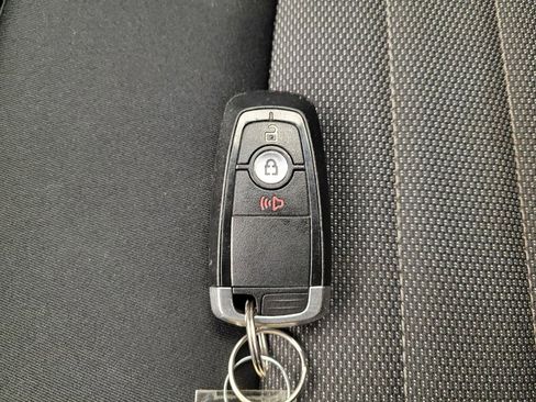 Used 2018 Ford Edge SE image 32