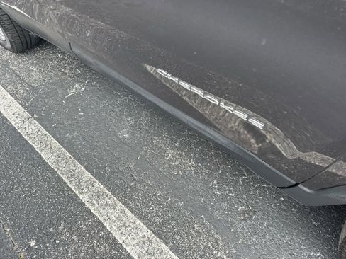 Used 2019 Jeep Cherokee Latitude Plus w/ Comfort/Convenience Group image 5