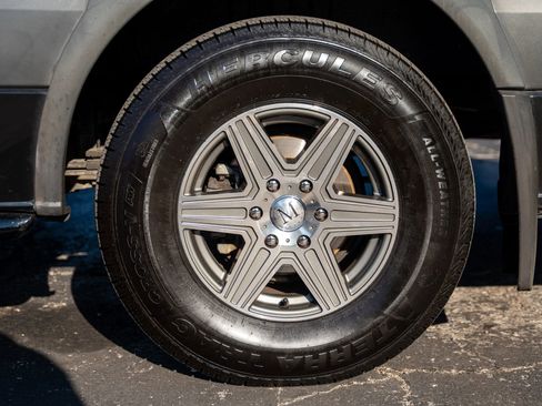 Used 2014 Mercedes-Benz Sprinter 2500 image 9