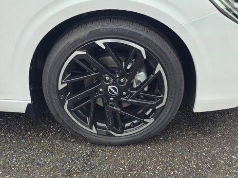 New 2026 Nissan Sentra SR w/ SR Premium Package FWD image 9