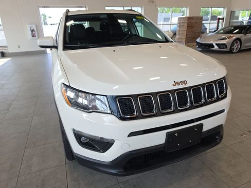 Used 2018 Jeep Compass Latitude w/ Popular Equipment Group FWD image 4