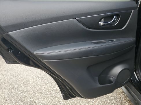 Used 2019 Nissan Rogue SV image 19