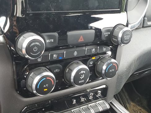 Used 2020 RAM 1500 Laramie AWD/4WD image 27