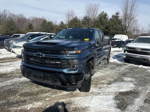 Used 2025 Chevrolet Silverado 2500 Custom w/ Custom Value Package image 3