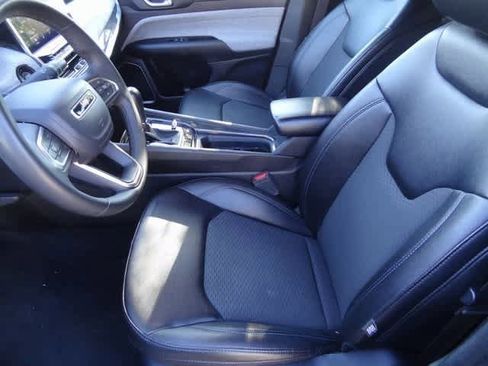 Used 2024 Jeep Compass Latitude image 6