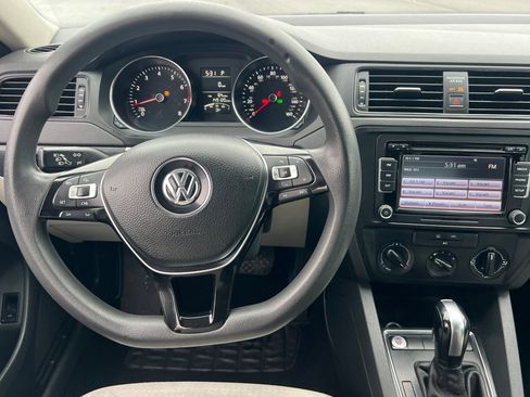 Used 2015 Volkswagen Jetta S image 11