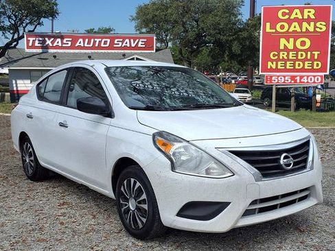 Used 2017 Nissan Versa SV FWD image 1