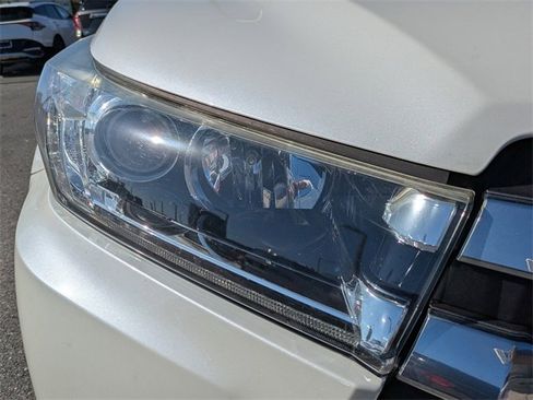 Used 2019 Toyota Highlander Limited image 10