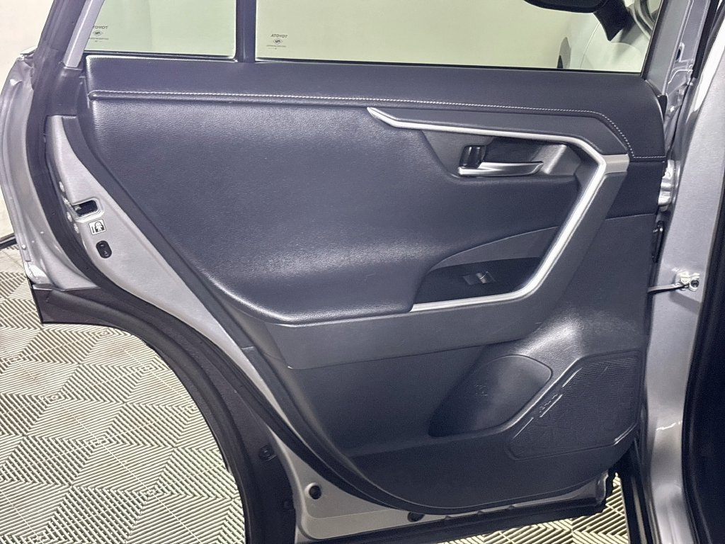 Used 2019 Toyota RAV4 Limited FWD image 20