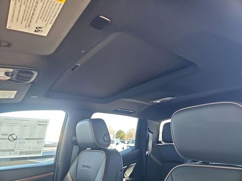 New 2026 GMC Canyon Denali w/ LPO, Denali Black Edition AWD/4WD image 15