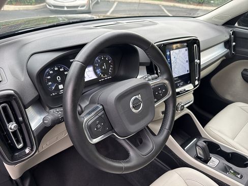 Used 2020 Volvo XC40 T5 Momentum w/ Protection Package Premier AWD/4WD image 33